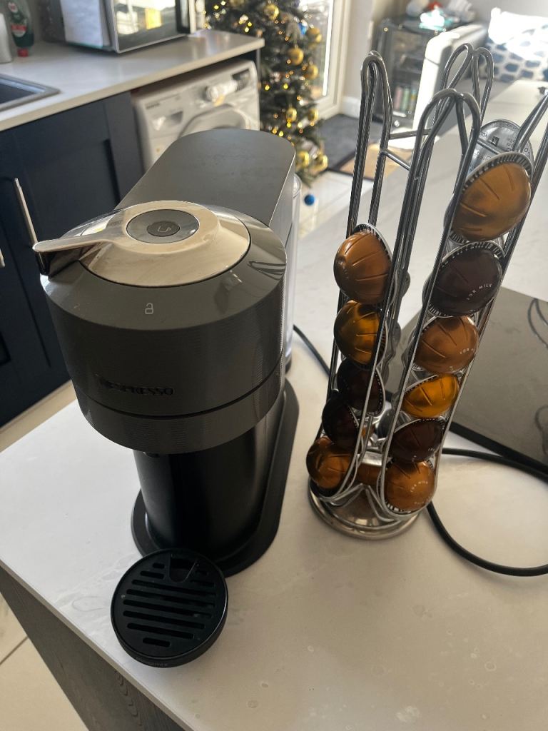 Nespresso Vertuo Next Coffee Machine – Excellent Condition + Pods Included