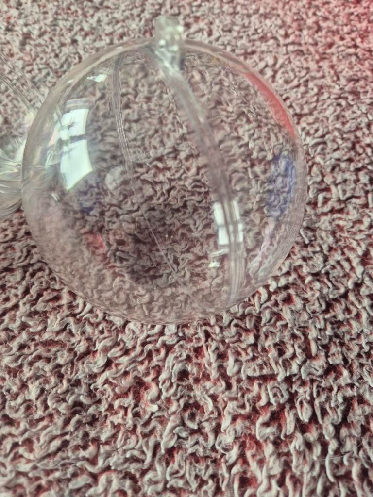 Clear Plastic Fillable Christmas Baubles – As Good As New