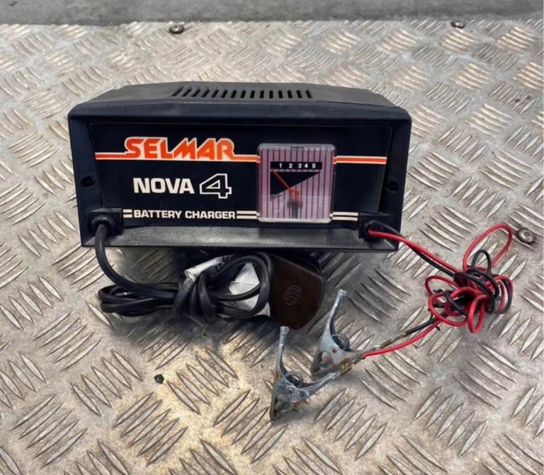 Selmar 12 volt battery charger 4 amp