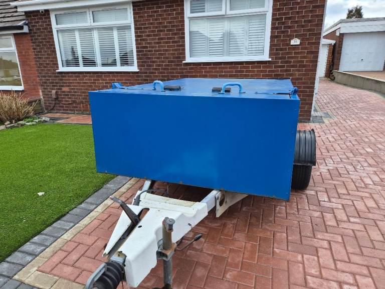 Valenting Enclosed trailer