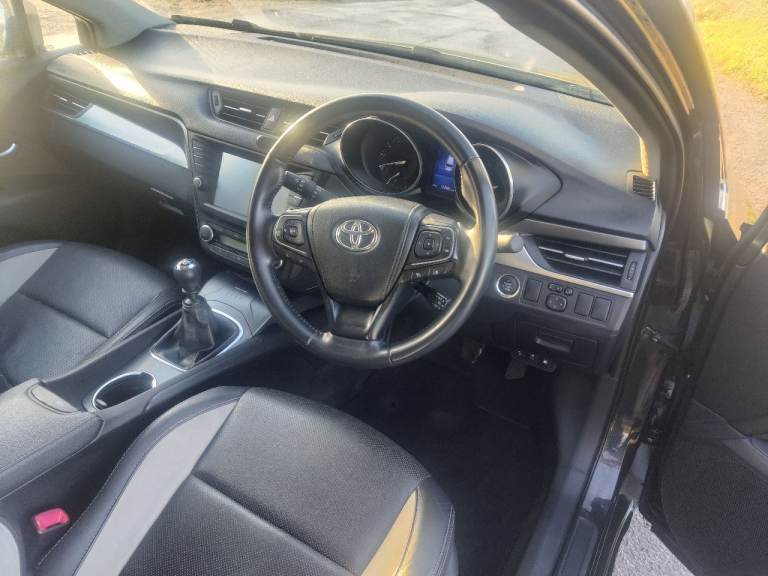 AVENSIS B-NESS ED + VALVEMATIC 2017   123489 miles