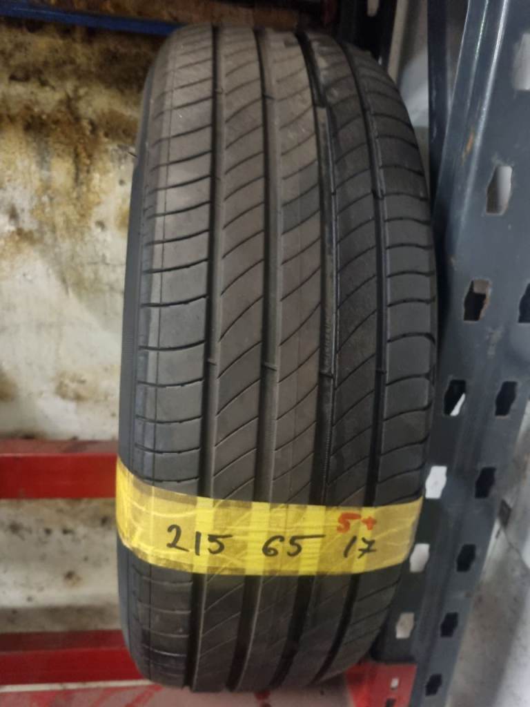 Tyres  215 65 17
