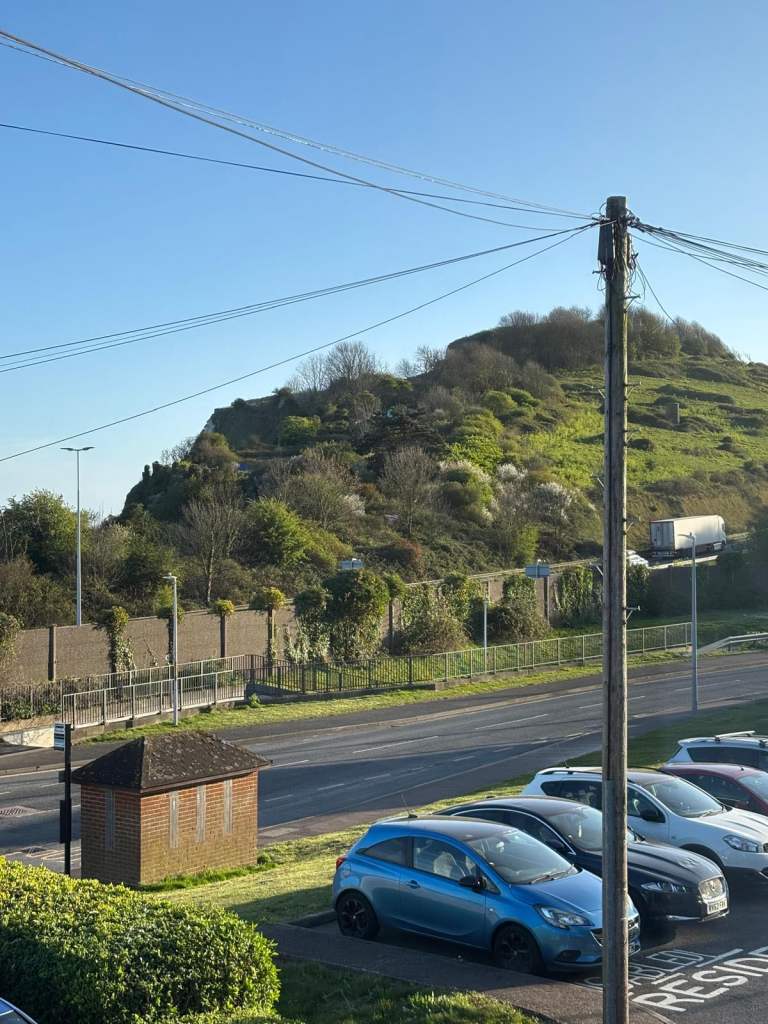 3 bed end of terrace house to let 