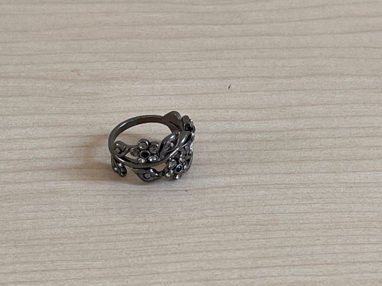 Silver-Toned Floral Ring..