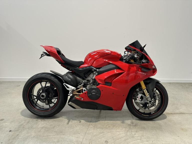 2018 Ducati Panigale V4S, 1900 miles, Full service History
