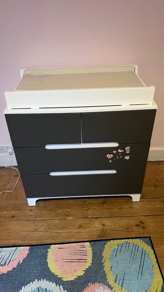 Free Baby changing table with drawers