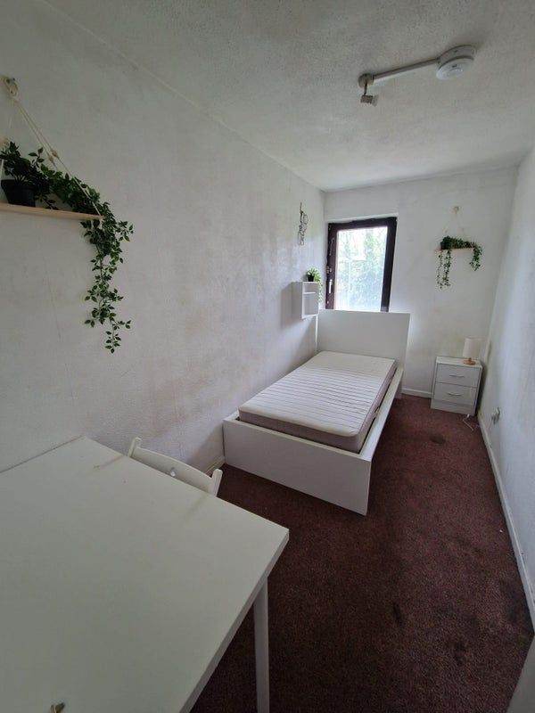 💥 Lovely Couple Room🌿 Available in a Peaceful Shared Property 💥