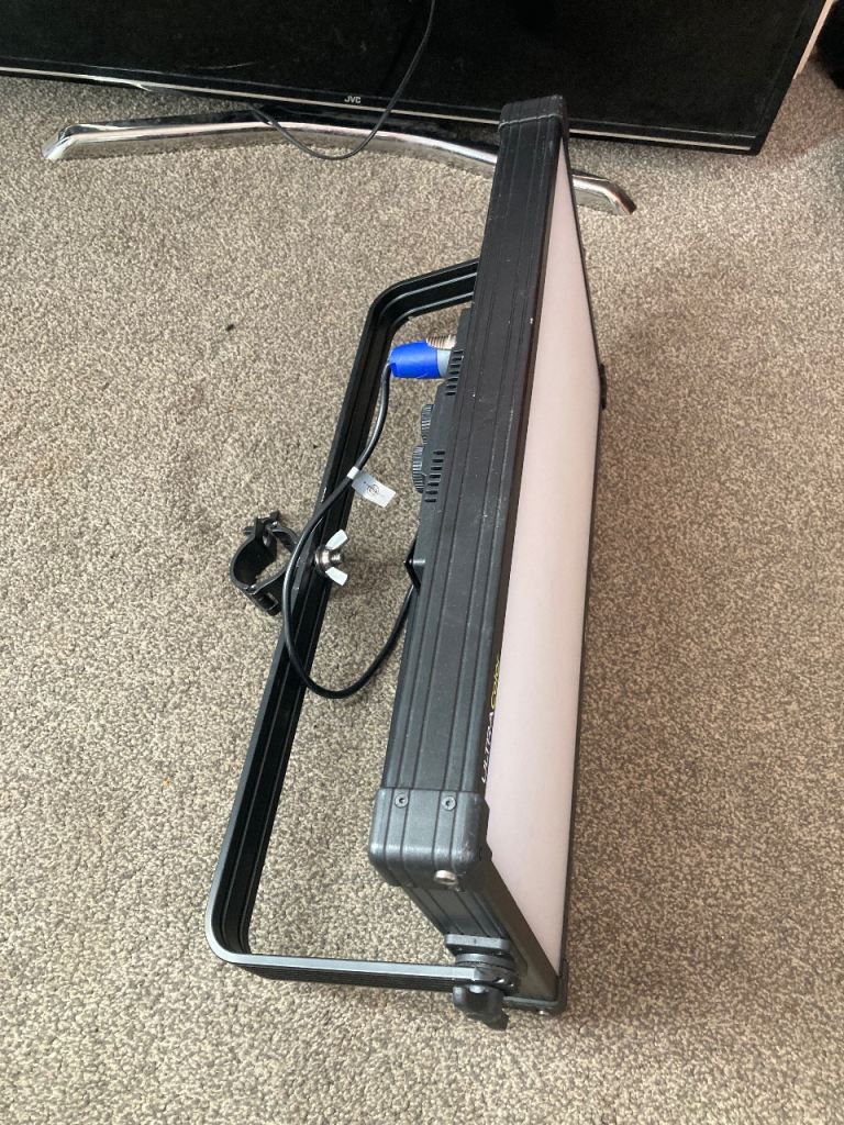 F&V Z800S soft ultracolor LED panel light / really good condition / I can deliver 