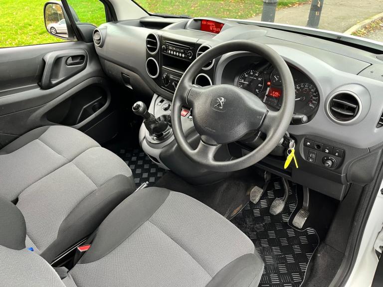 2018 68 PEUGEOT PARTNER 1.6 BLUEHDI 651 SE L1 H1 WHITE PANEL VAN 1 OWNER FSH