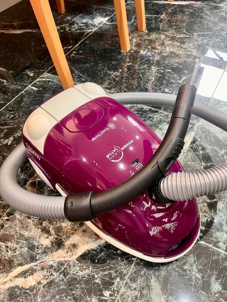 *Russell Hobbs 17977 Bagged Vacuum Cleaner – Reliable & Powerful* 1800W - second hand 