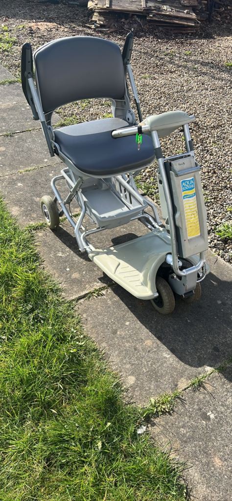 Aqua soothe folding scooter