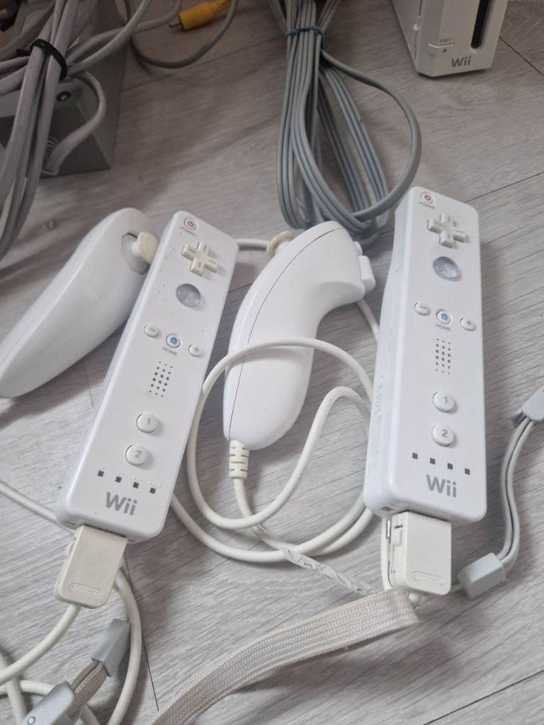 Nintendo Wii Console - White, Good Condition