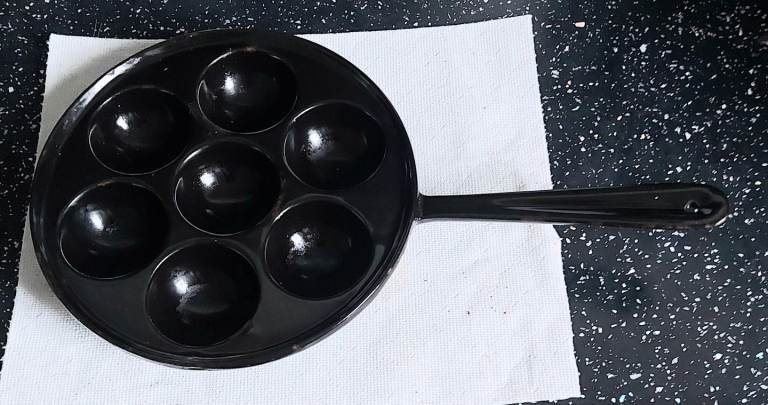 Black Aebleskiver Pan – Danish puff pancake maker
