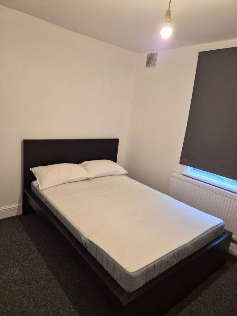 Studio Flat with separate bathroom and Kitchen