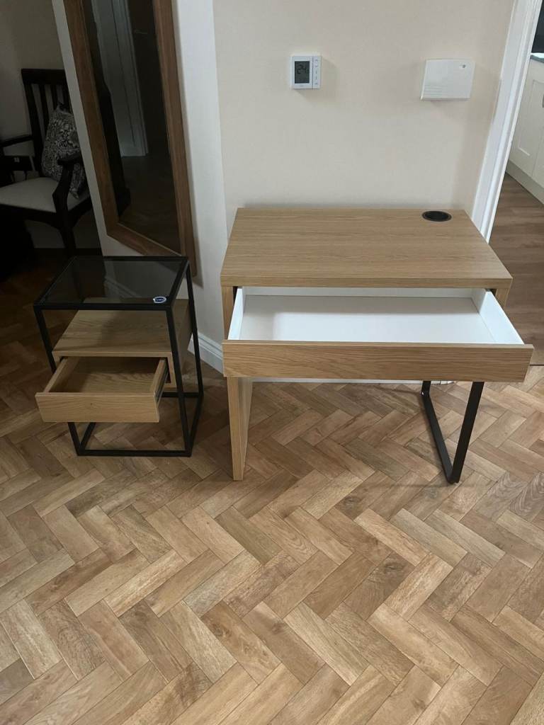  Desk and side drawer unit 