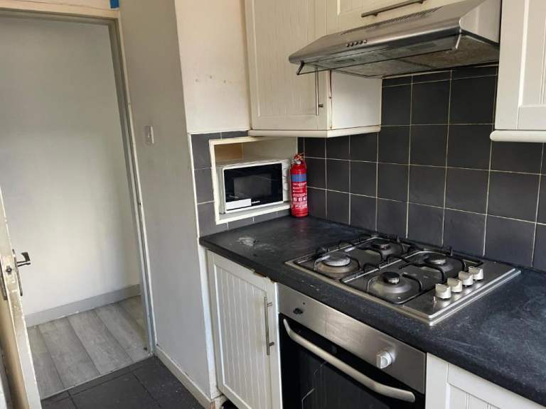 3 bed flat at Gorgie Road