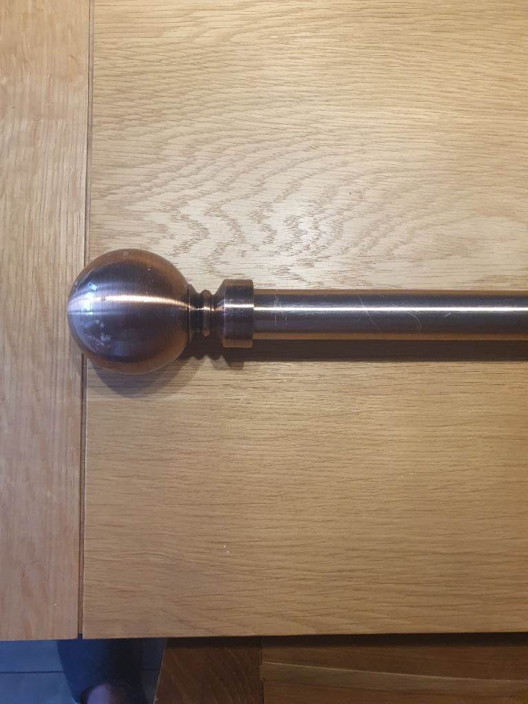  Curtain Pole Rose gold Coloured with Ball Finial – Good Condition