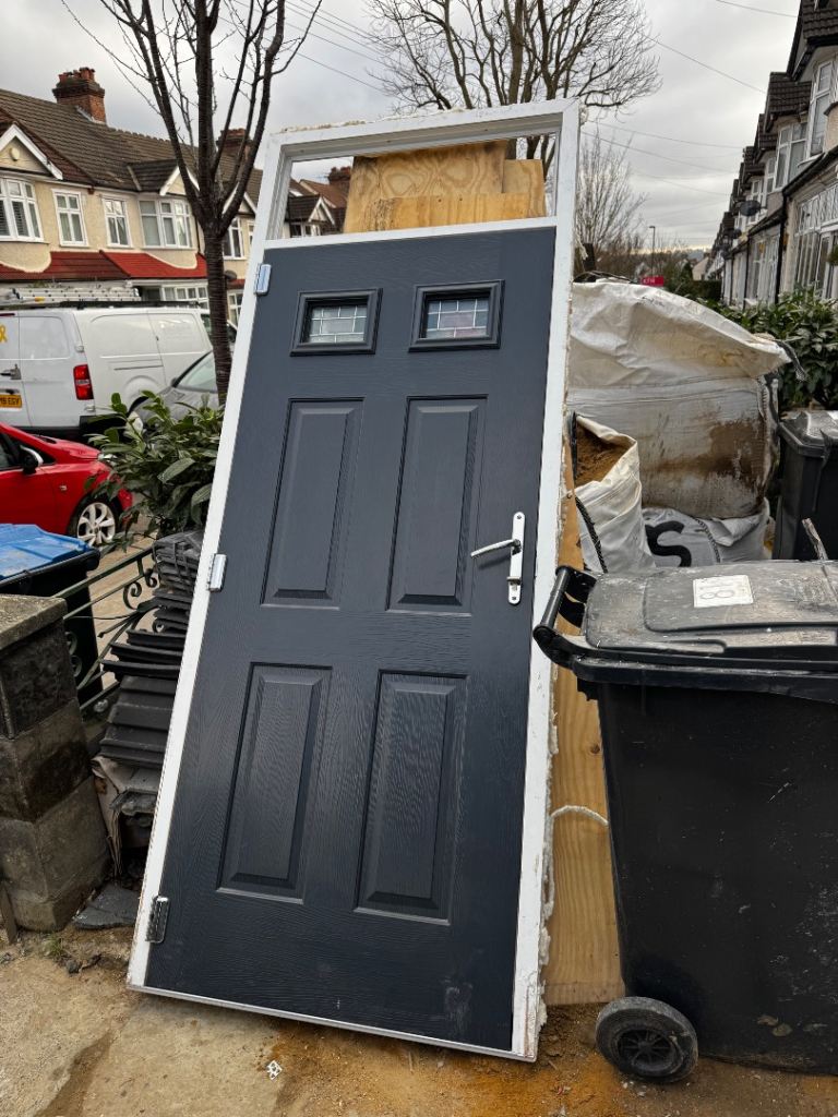 Anthracite UPVC door, with 5 point lock and 5 yale keys.