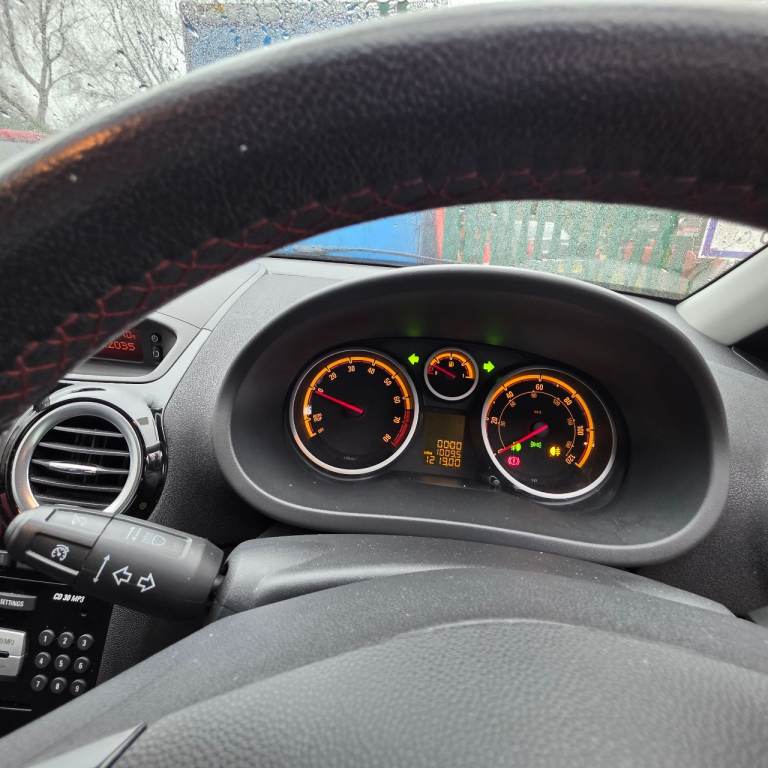VAUXHALL CORSA D SXi EDITION FACELIFT 1.2 PETROL YEAR 2012 £35 ROAD TAX PER YEAR 12 MONTHS MOT