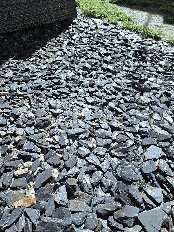 Blue grey  slate garden gravel/chippings 