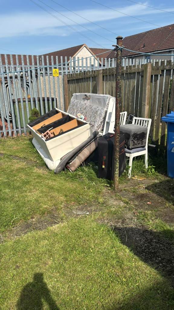 RELIABLE RUBBISH REMOVAL - HOUSE/GARAGE/GARDEN CLEARANCE - BINS EMPTIED - COUCH/MATTRESS UPLIFT