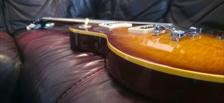 Les Paul Standard Type Electric Guitar.