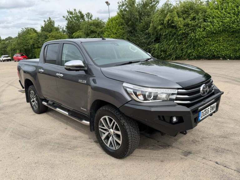2016 Toyota Hilux Invincible D/Cab Pick Up 2.4 D-4D PICK UP DIESEL Manual