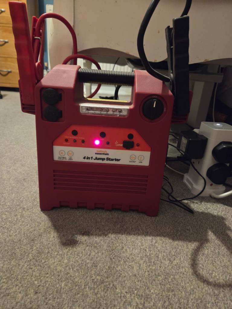 Halfords 4 in 1 Jump Starter 