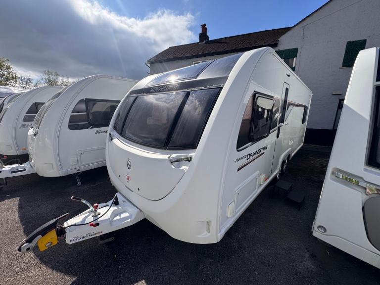 SWIFT ACE SUPER DAWNSTAR EB 2020 MODEL TWIN AXLE FIXED ISLAND BED CARAVAN