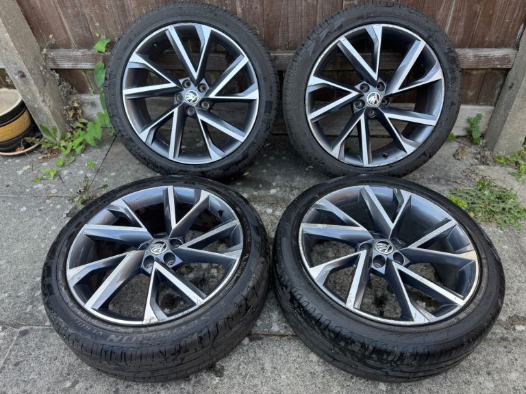 Genuine Skoda Kodiaq Sportline 20” Diamond Cut Alloy Wheels Set With Pirelli Tyres