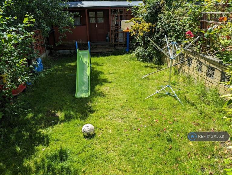 3 bedroom house in St Albans Avenue, London, E6 (3 bed) (#2715631)