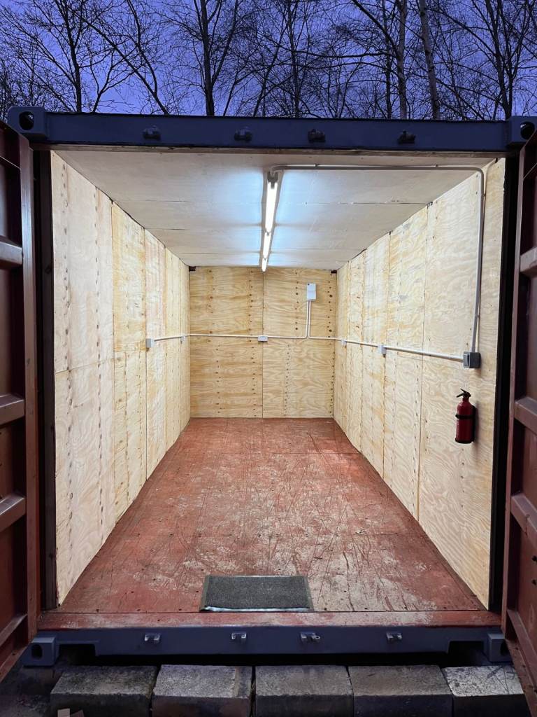 Workshop/ Lock Up Unit To Rent