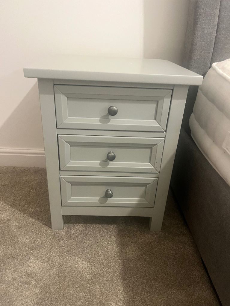 Bedroom furniture set 