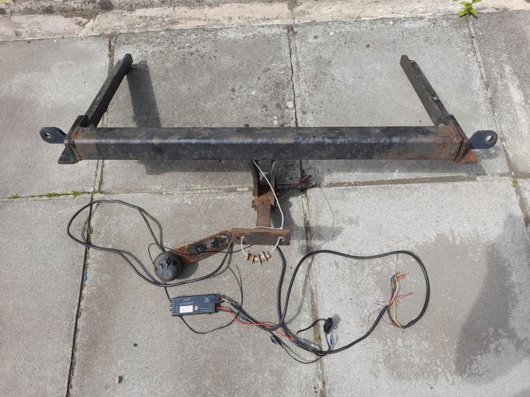 Vauxhall Astra towbar with wiring 