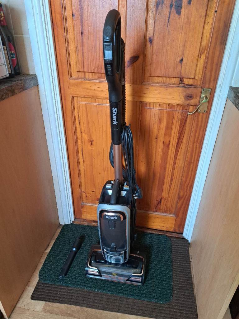 Shark upright hoover 