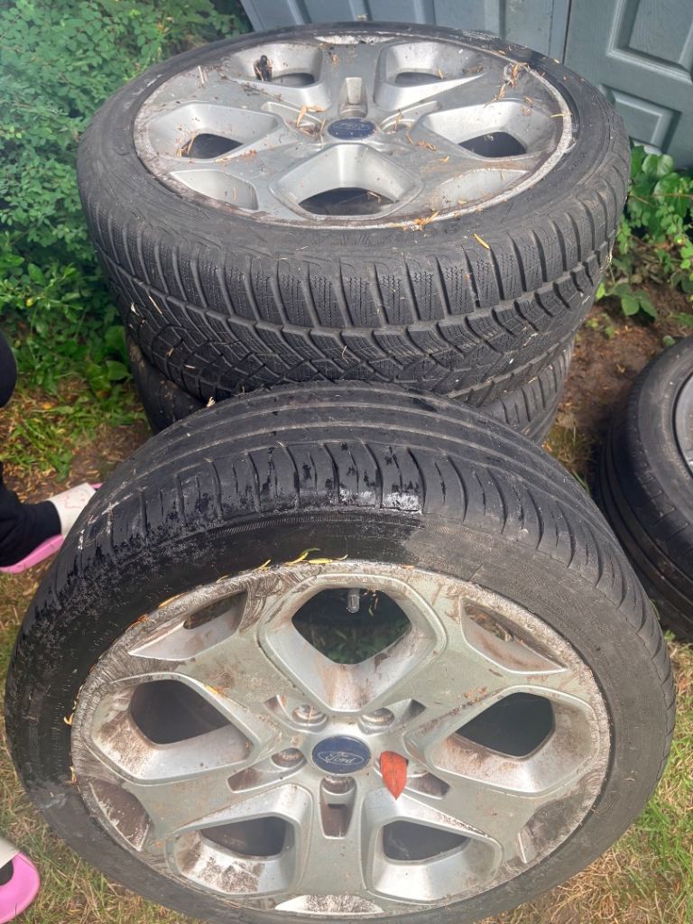 Four Ford tyres with rims 