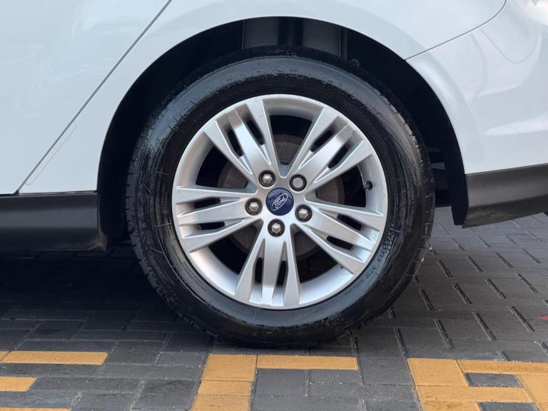 2013 Ford Focus 1.0 125 EcoBoost Titanium Navigator 5dr HATCHBACK PETROL Manual