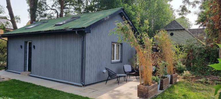 Self contained open plan annex. Bills included