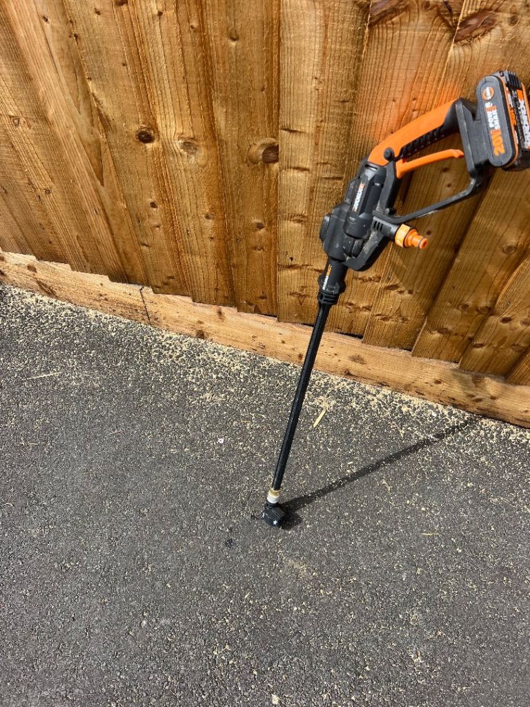 Cordless pressure washer