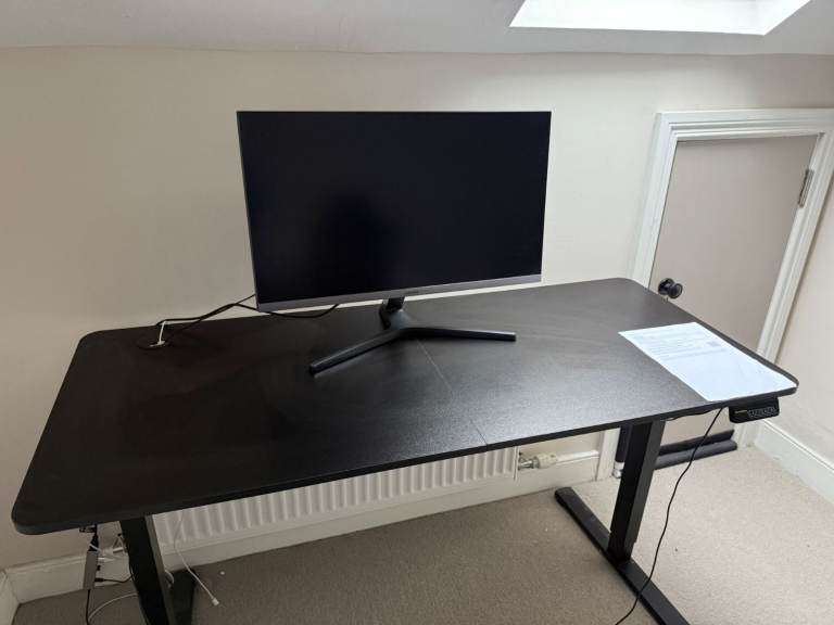 Electronic Standing Desk - Like New 