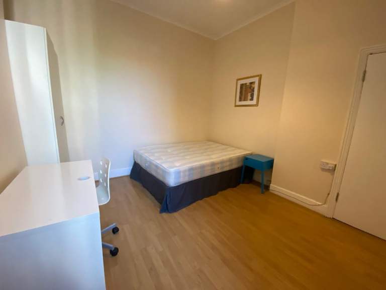 Bedroom at nw10 bills included near station £820pcm
