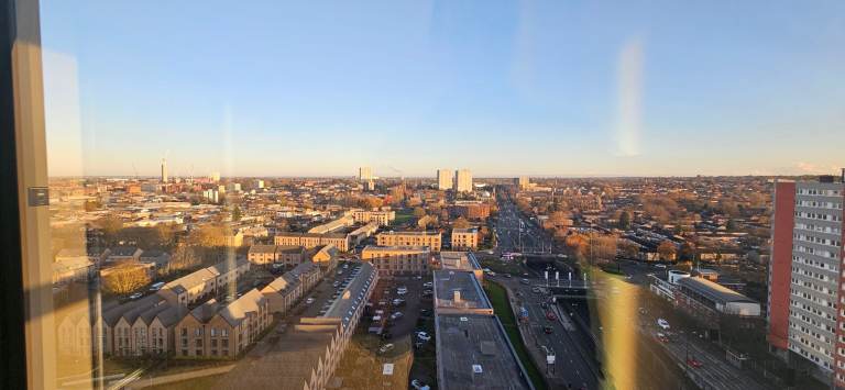 CITY CENTRE PENTHOUSE TOP FLOOR 2 BED, 2 BATHROOM APARTMENT WITH ALLOCATED PARKING