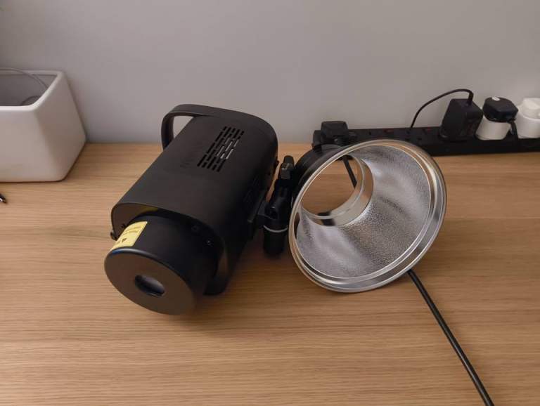 Neewer CB60 spotlight