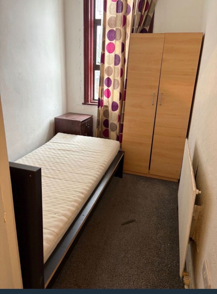 Inhale Box room for rent 