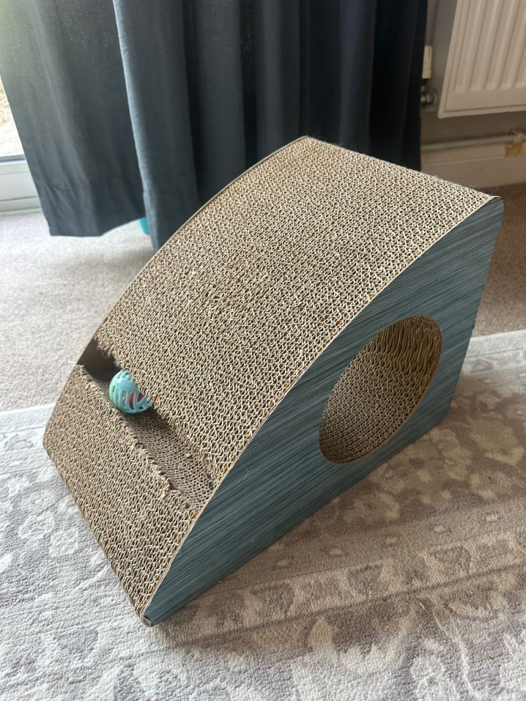 Cat Toy / Scratching Post 