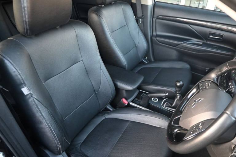 2017 Mitsubishi Outlander 2.2 DI-D 4 SUV 5dr Diesel Manual 4WD Euro 6 (s/s) (147 ps) ESTATE Diese...