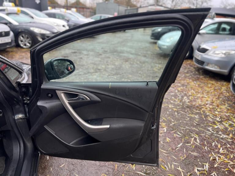 2011 Vauxhall Astra 1.6i 16V Exclusiv 5dr Auto HATCHBACK PETROL Automatic