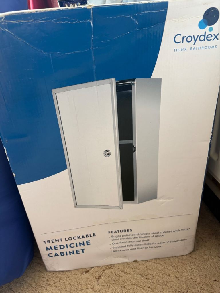 Medical cabinet lockable 
