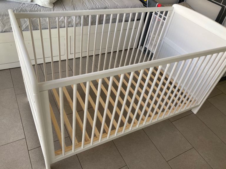 2in1 Cot that coverts into toddler bed