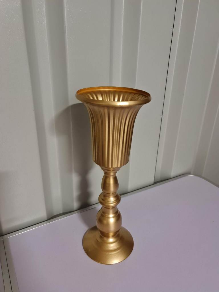 Set of 10 Gold Vase Centre Pieces perfect for Xmas / Wedding / Special Occasions